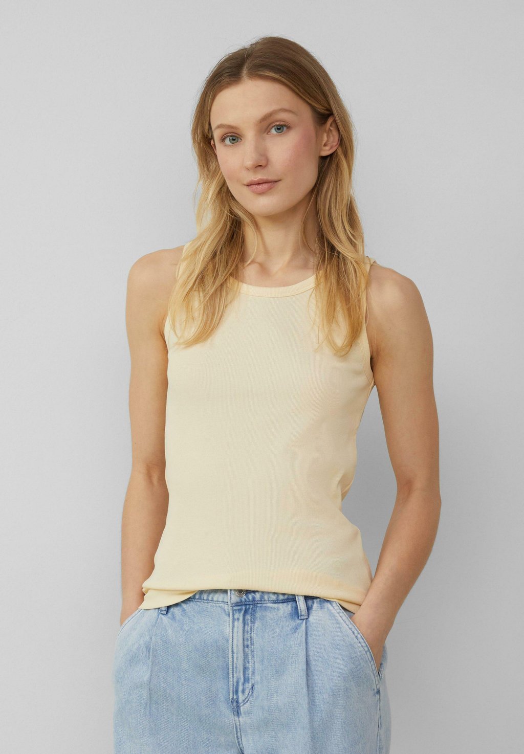 

Топ SLIM-FIT MIT STRUKTUR s.Oliver, светло-желтый