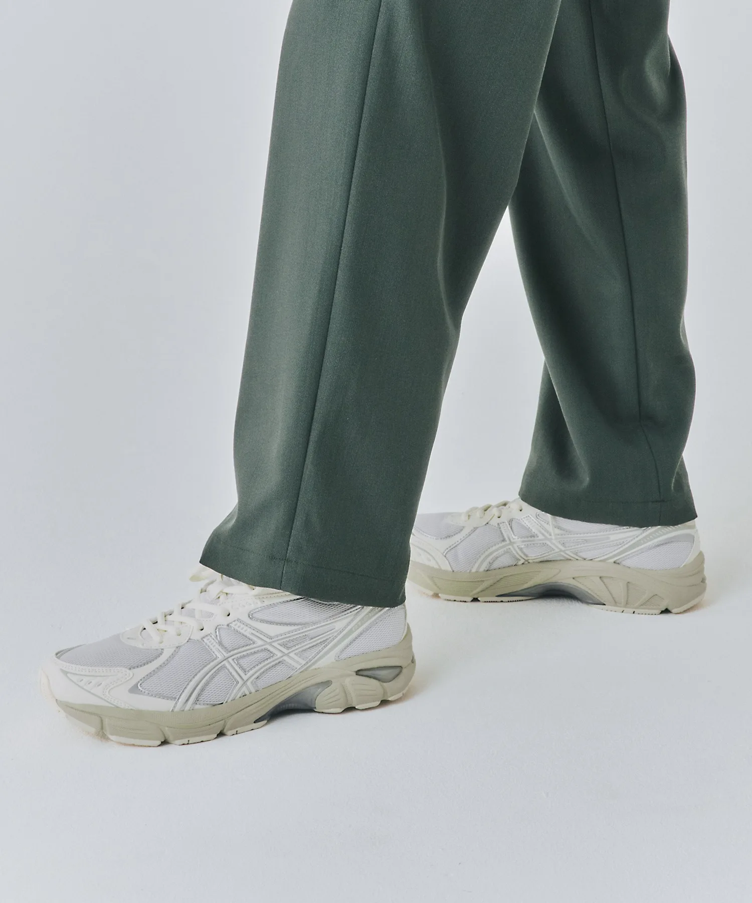 Унисекс кроссовки для бега ASICS GT-2160 белые с серебристым