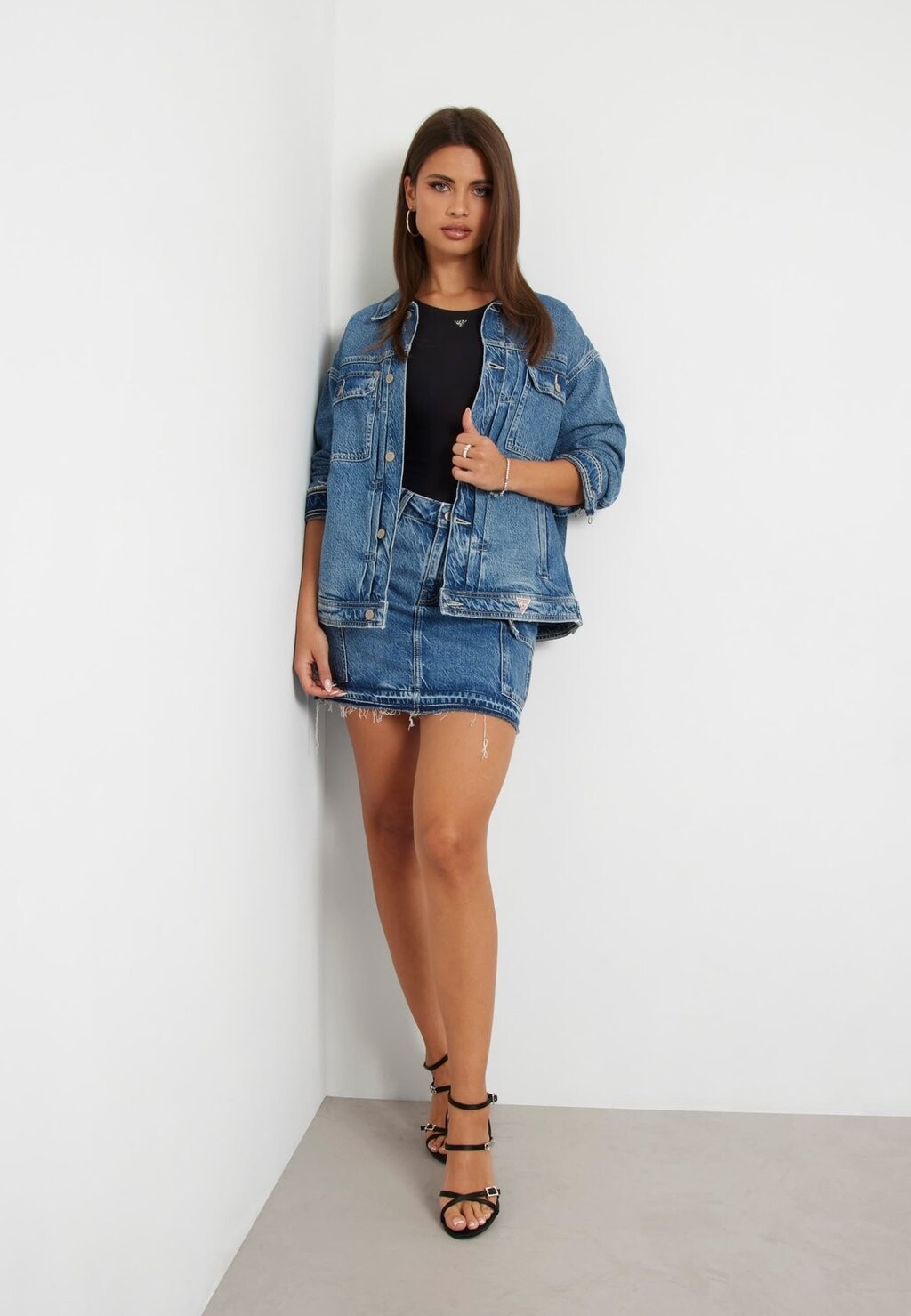 

Джинсовая куртка Guess, синий