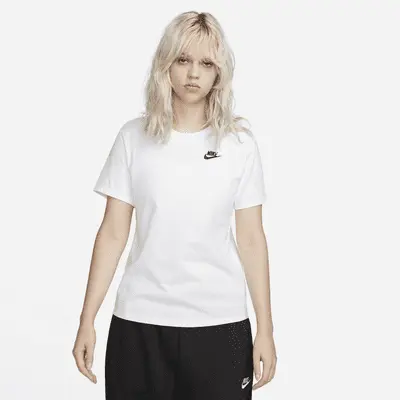 Футболка Nike Sportswear Club Essentials, белый/черный