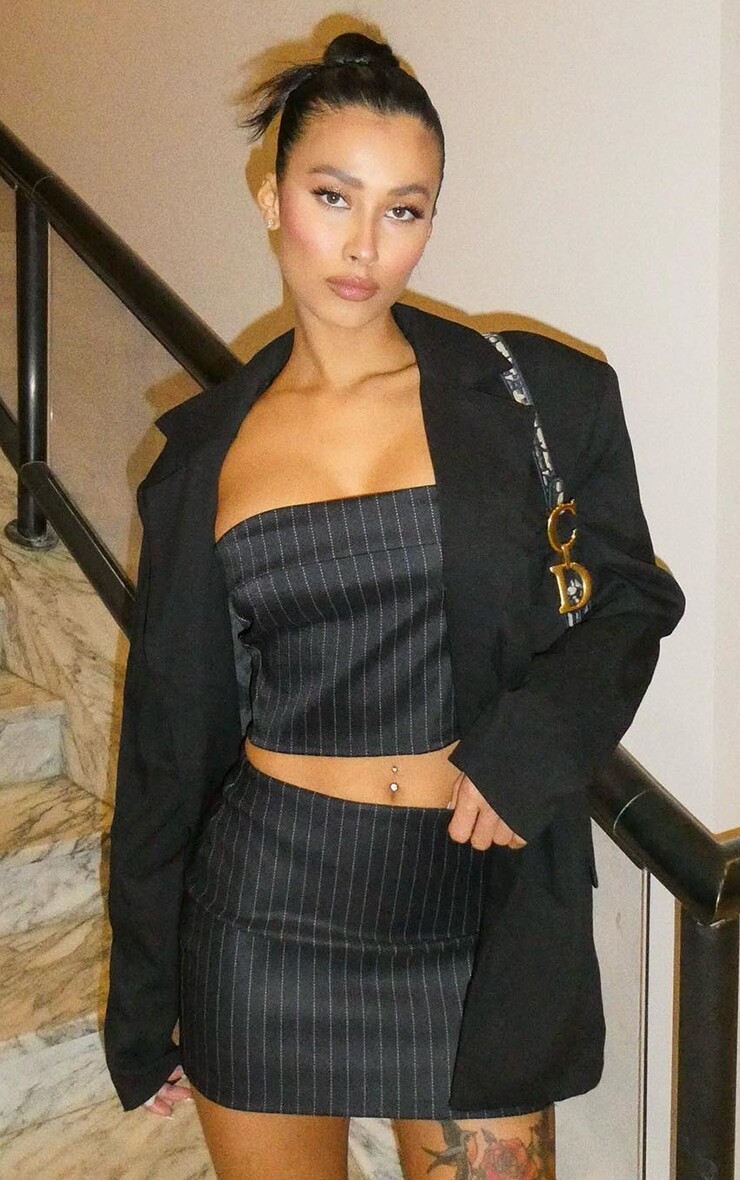 

PrettyLittleThing Бандо из эластичной ткани с отворотами черного цвета в тонкую полоску