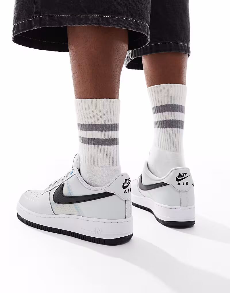 Кроссовки унисекс Nike Air Force 1'07 LV8 серого и черного цветов — фото 3