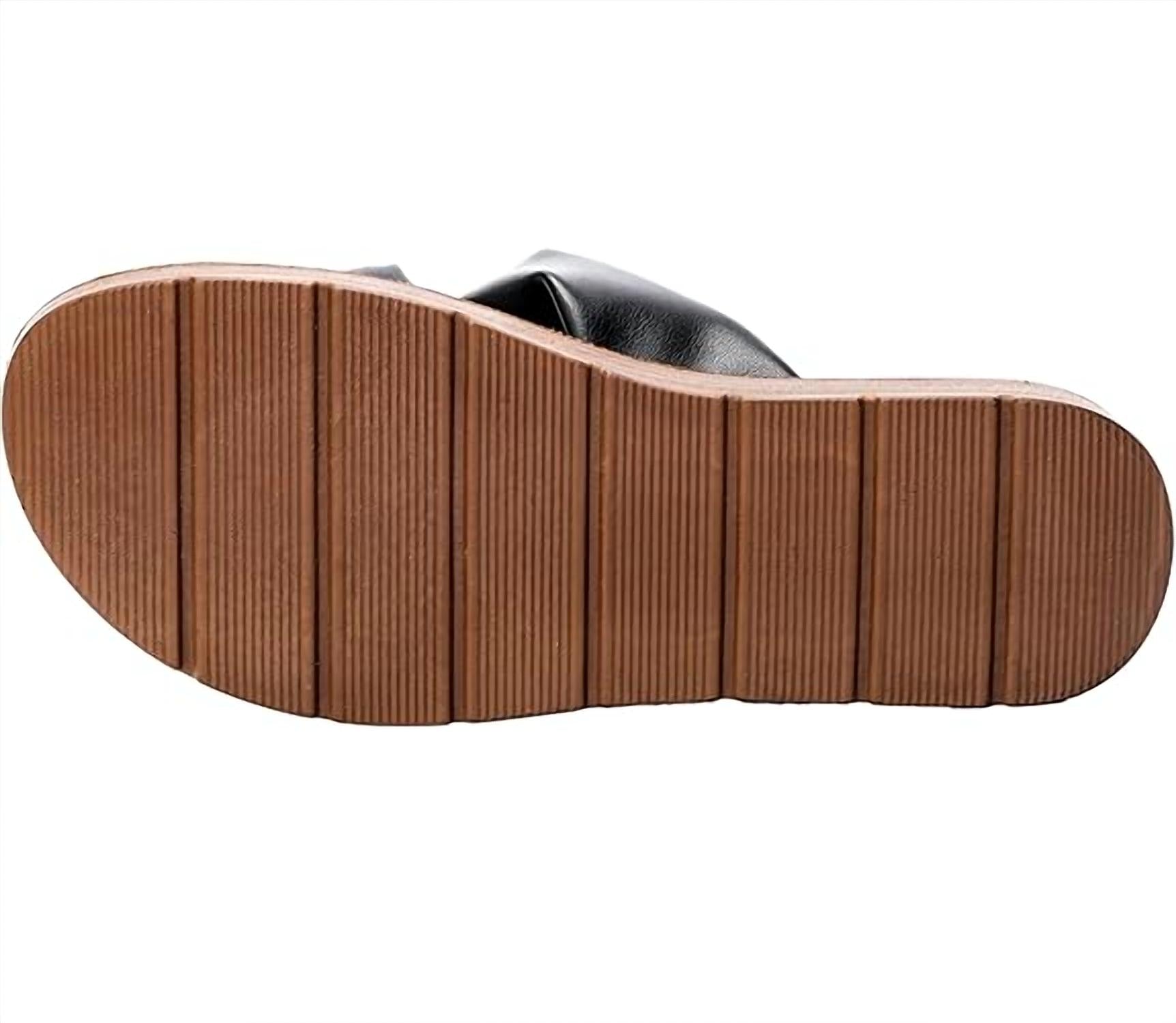Женские сандалии With A Twist черного цвета Corkys Footwear — фото 4