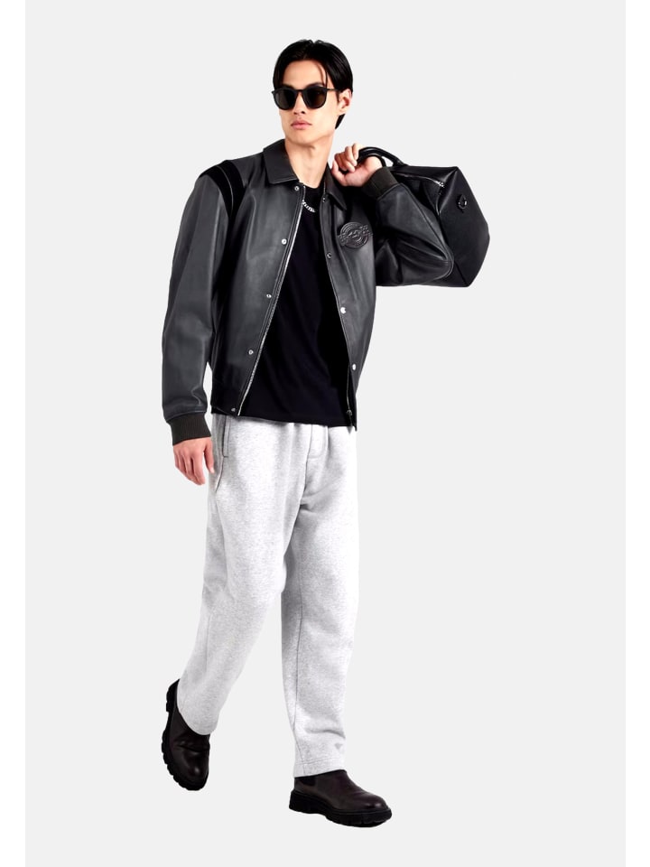 

черная футболка Emporio Armani
