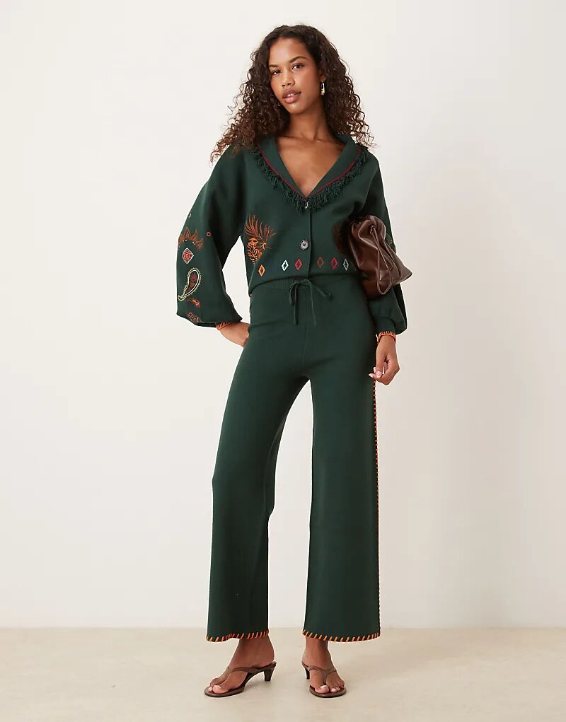 

Трикотажные брюки в стиле сафари с вышивкой Never Fully Dressed бутылочно-зеленого цвета