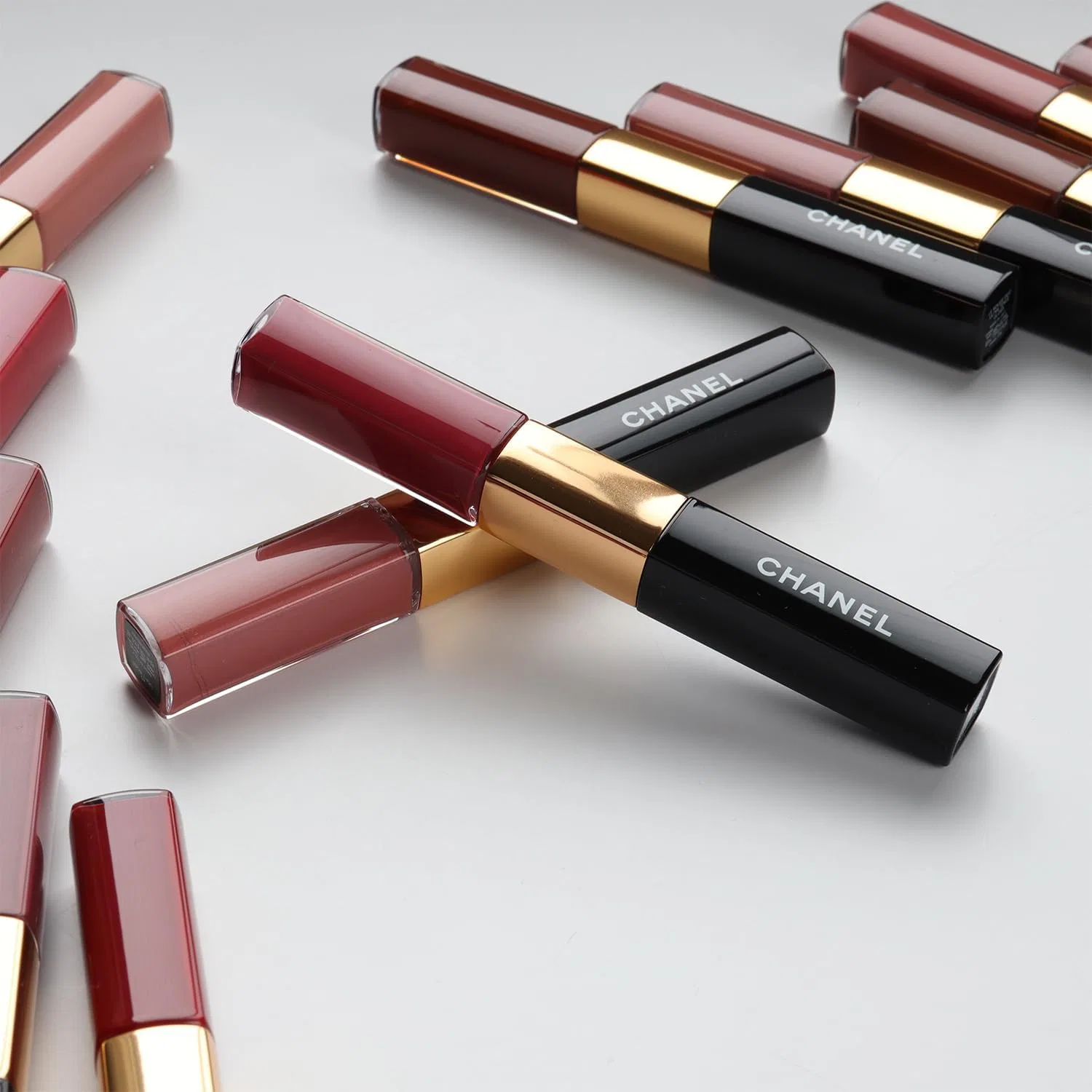 Помада и блеск для губ 2-в-1 Chanel Le Rouge Duo Ultra Tenue 8 мл 186 Pink Nude — фото 4
