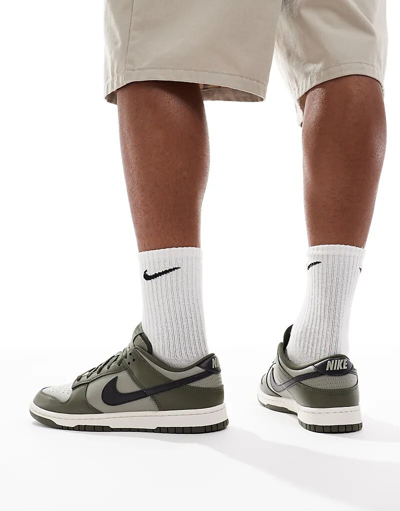 Кроссовки Nike Dunk Low Retro зеленого цвета — фото 3