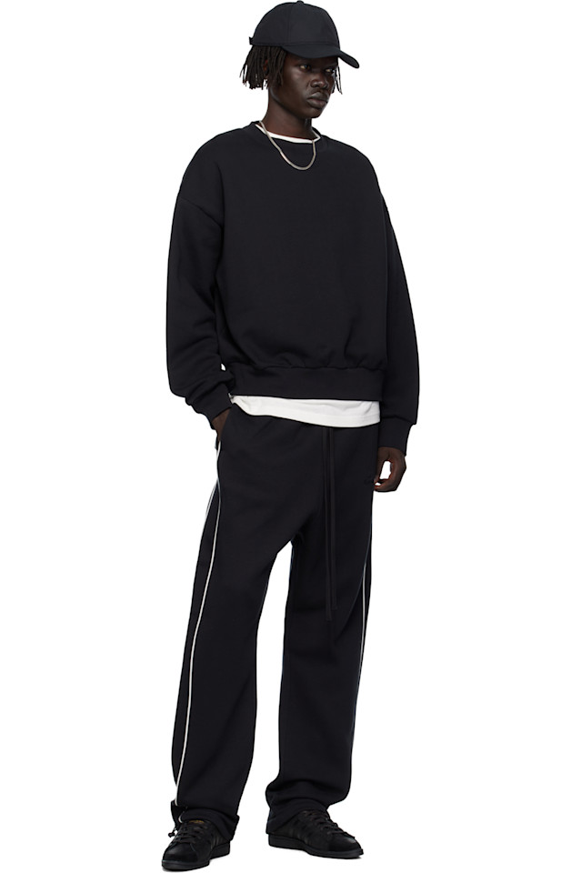 Fear Of God Essentials Черная классическая флисовая толстовка с круглым вырезом — фото 4