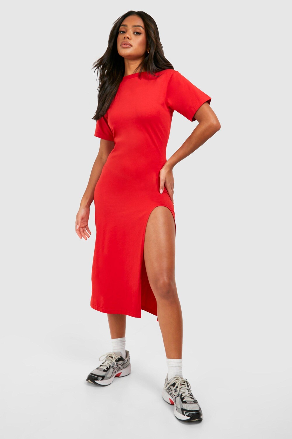 

Платье-футболка Midaxi с высоким разрезом boohoo, красный