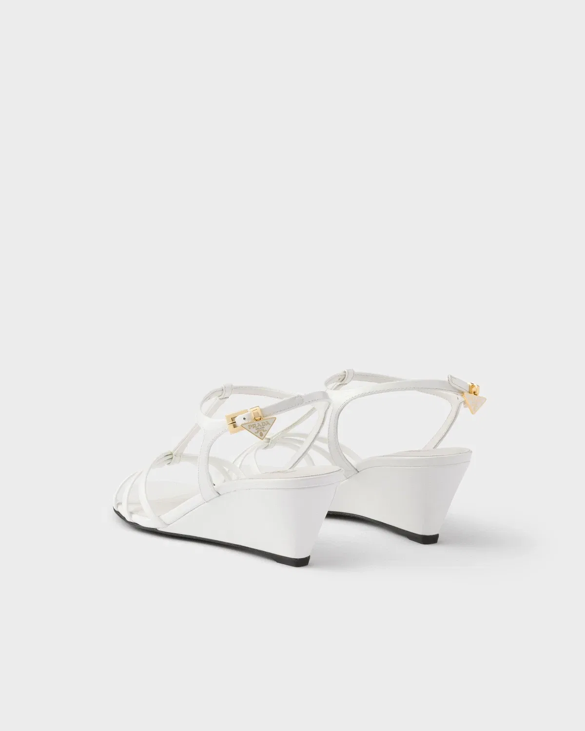 Босоножки из лакированной кожи Prada, белый — фото 4