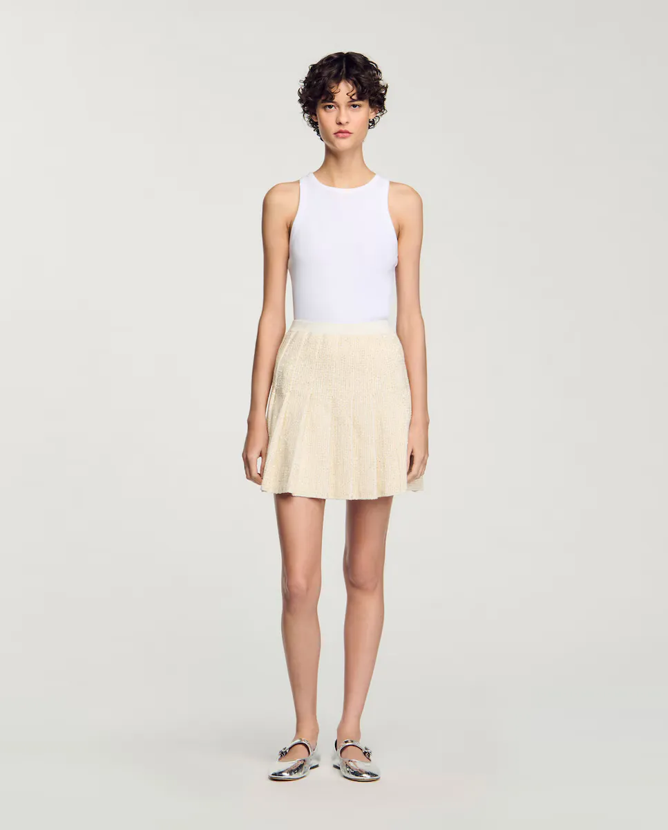 

Короткая плиссированная твидовая юбка Sandro, цвет Crudo