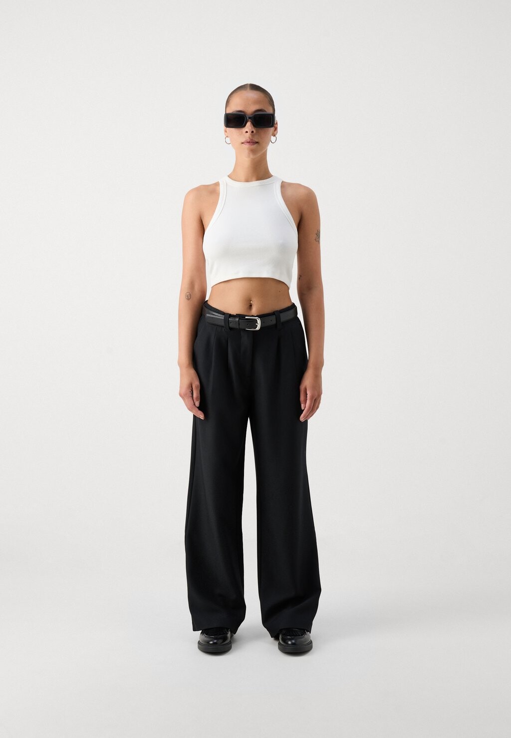 

Брюки VMSELAH WIDE BELTED PANTS Vero Moda Petite, черный