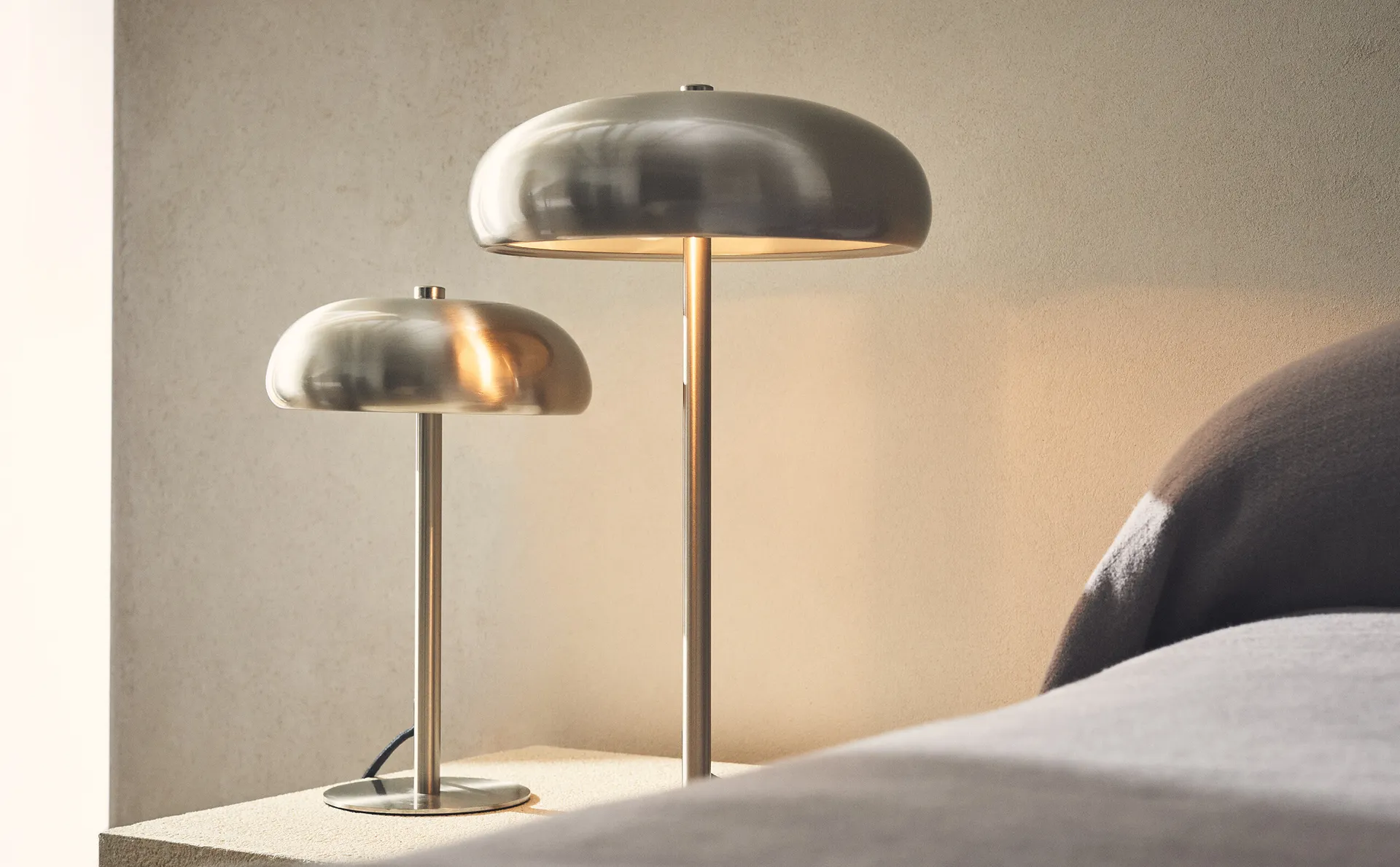 

Большая монохромная настольная лампа Zara Home, серебро