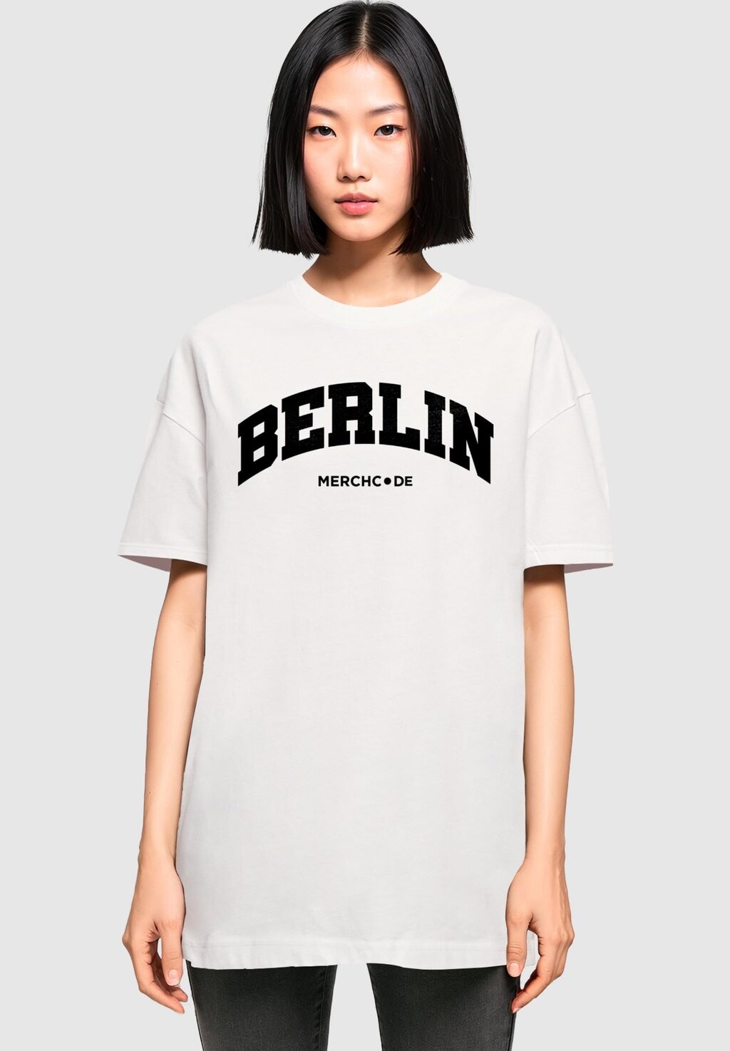 

Футболка с принтом BERLIN WORDING OVERSIZED BOYFRIEND Merchcode, цвет white