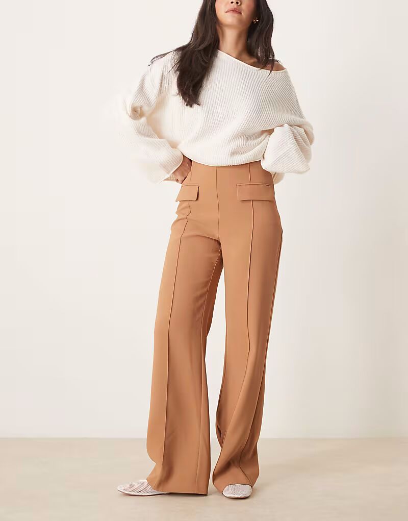 

Брюки ASOS DESIGN кроя верблюжьего цвета с декоративной отделкой и двумя карманами