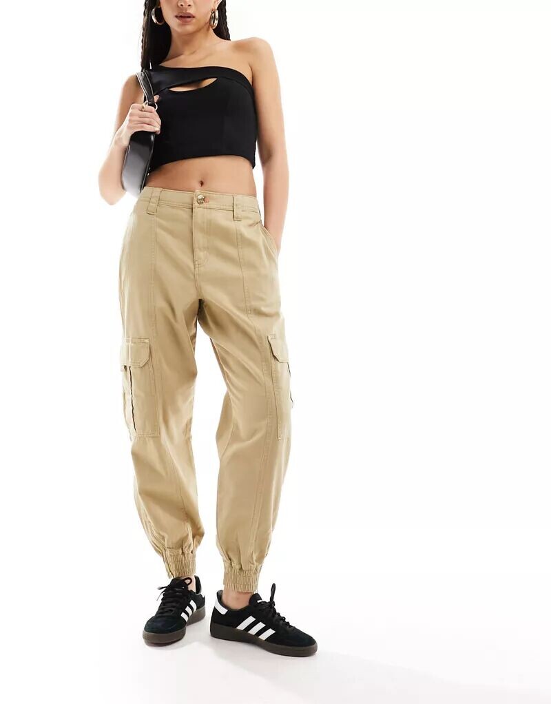 

Бежевые брюки карго с манжетами River Island