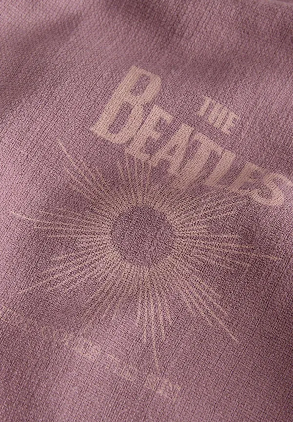 Футболка Next, Regular fit print short sleeve shirt, сиренево-фиолетовый The Beatles — фото 4
