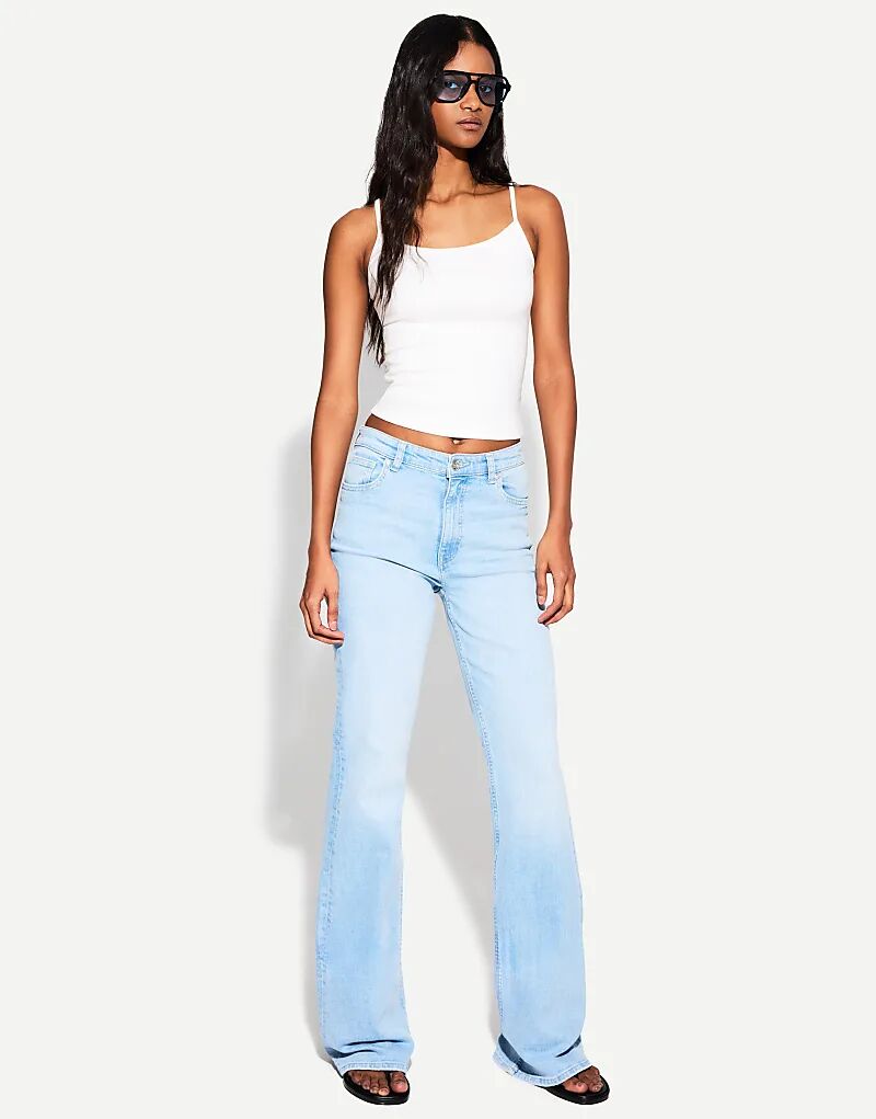 

Топ Bershka на бретельках белого цвета