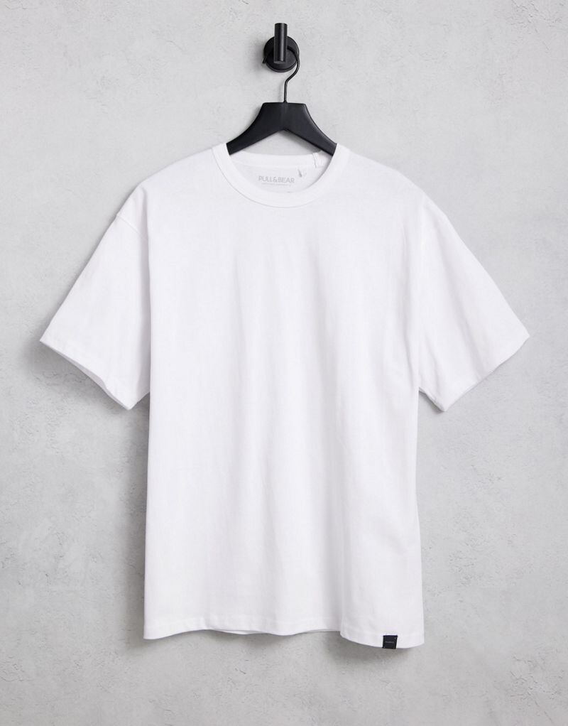 

Белая футболка оверсайз Pull&Bear