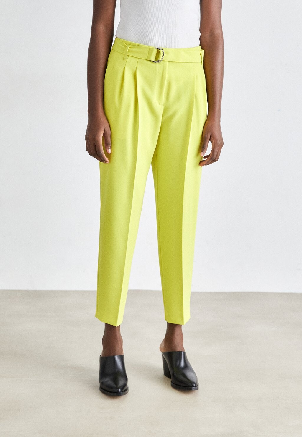 

Брюки Tapiah BOSS, цвет medium yellow
