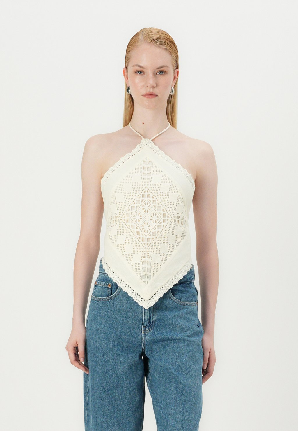 

Топ CRAFT BARE HANKERCHIEF Abercrombie & Fitch, белый