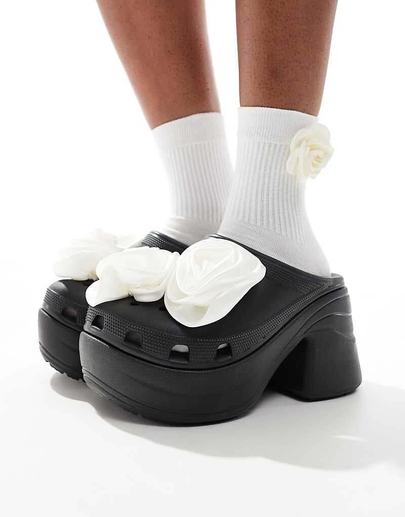 

Черные классические сабо с розеткой Crocs