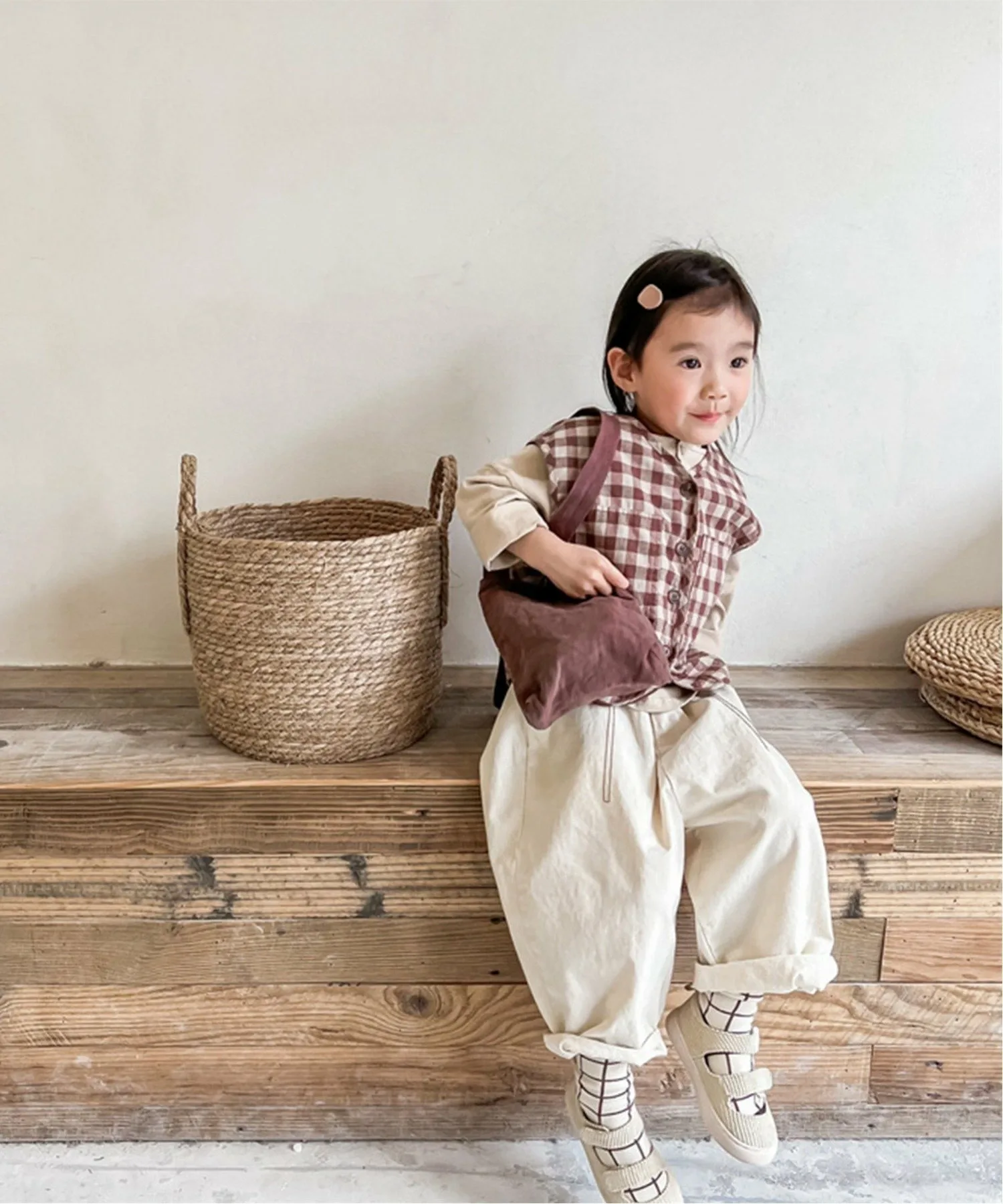 Детские корейские брюки-клеш с декоративной вышивкой /(K) [aimoha-KIDS-] Aimoha Kids, beige — фото 4