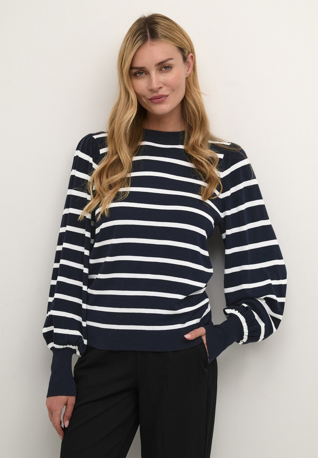 

Свитер Kamala Kaffe, цвет midnight marine chalk stripe