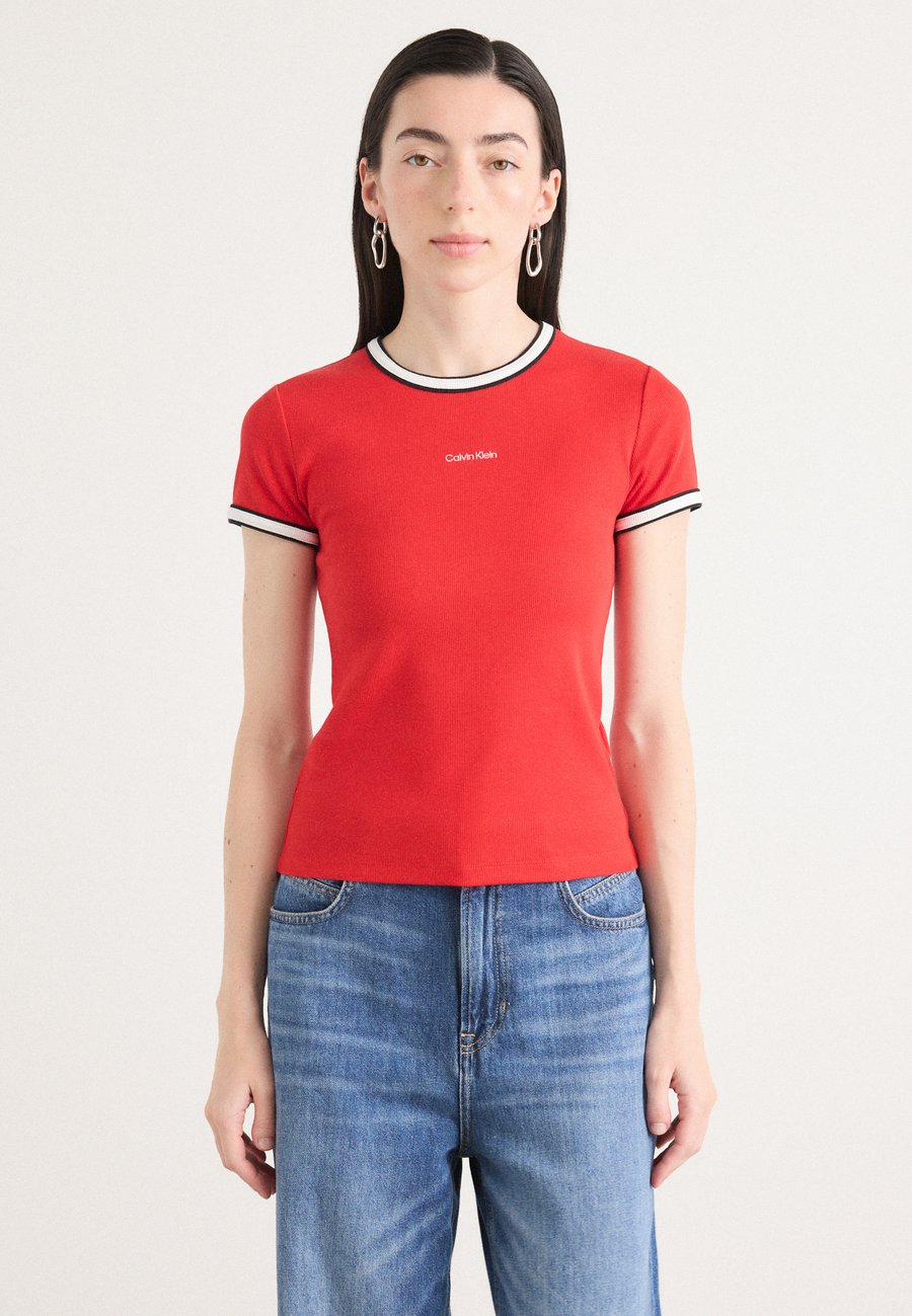 

Футболка Calvin Klein Jeans COLOR BLOCK BABY, Goji Berry/Red, Красный, Футболка Calvin Klein Jeans COLOR BLOCK BABY, Goji Berry/Red