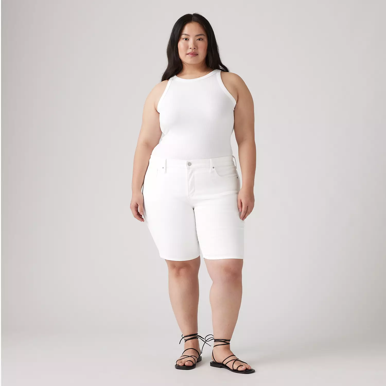 Женские шорты-бермуды Shaping (размер Plus) Levi's, цвет Chalk White — фото 2