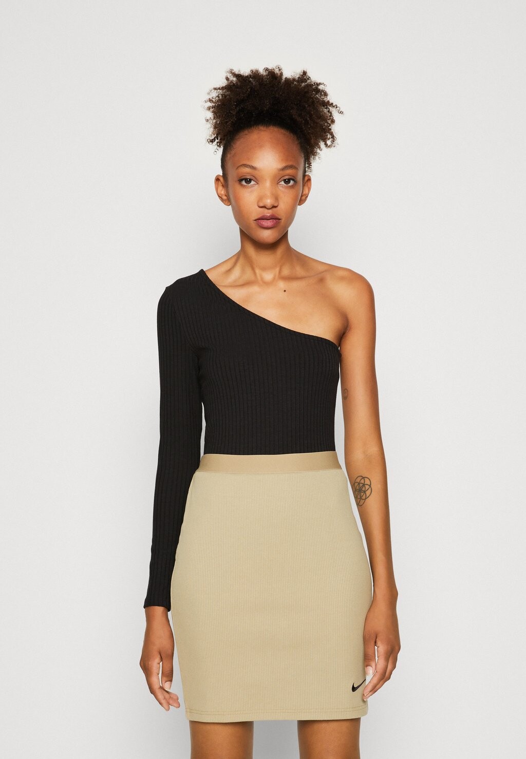 

Футболка с длинным рукавом PCCALLI ONE SHOULDER Pieces, черный