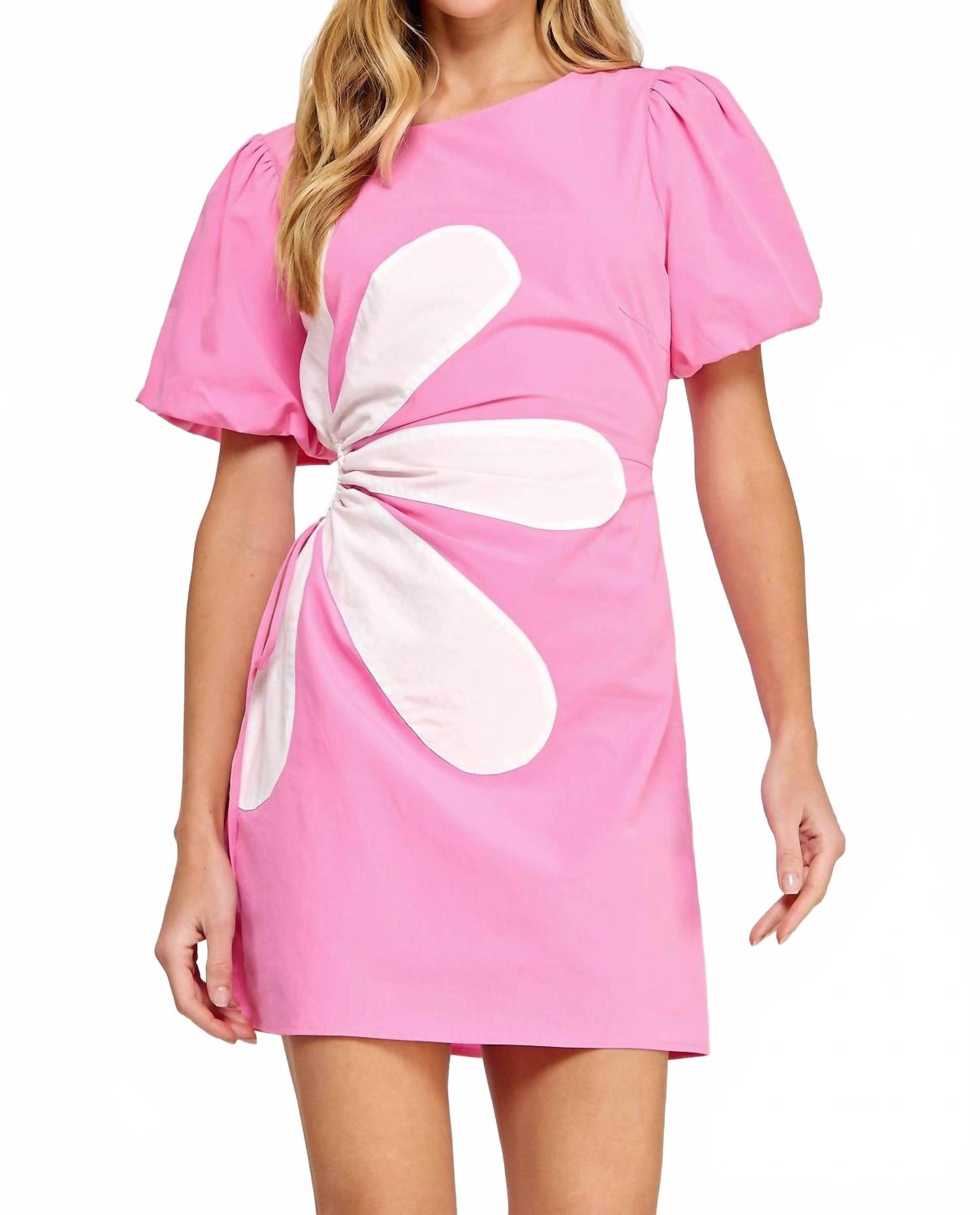 

Strut & Bolt Мини-платье с боковым вырезом и цветочным декором, розово-бежевого цвета