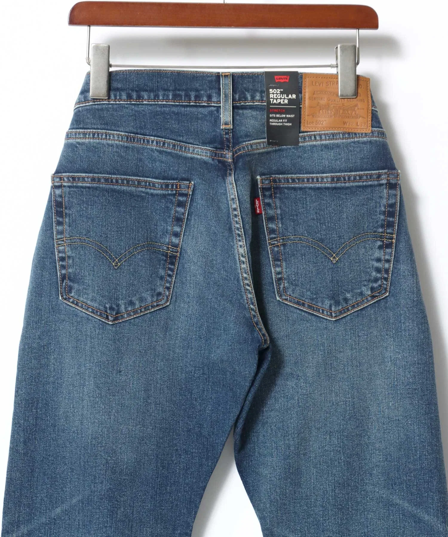 Джинсы Levi's 502 TAPER зауженного кроя / Винтажная стирка, стандартный зауженный крой, эластичный деним.