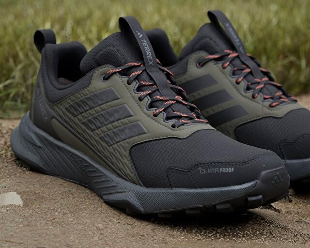 Мужские кроссовки Adidas Terrex Tracefinder 2 Climaproof для трейлраннинга, черный/оранжевый/оливковый — фото 2