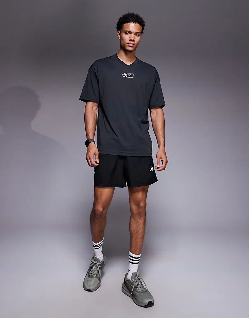 Футболка Adidas Training с принтом глобуса на спине, черная — фото 2