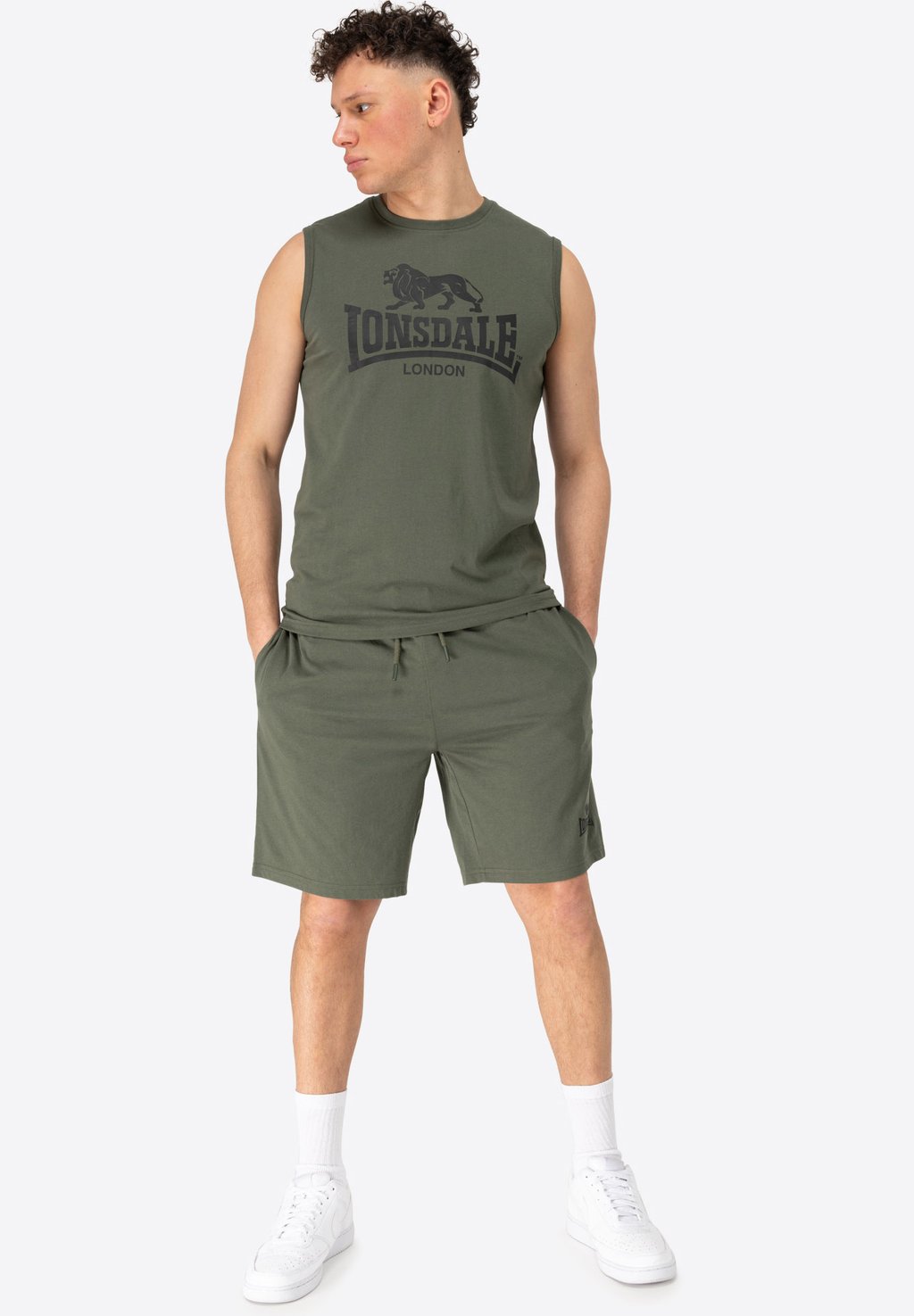 

Майка ÄRMELLOSES SET NORMALE PASSFORM ALLANTON - Tracksuit bottoms Lonsdale, оливковый