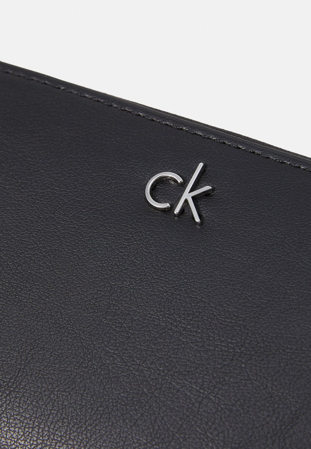 

Кошелек DAILY LARGE ZIP AROUND Calvin Klein, черный