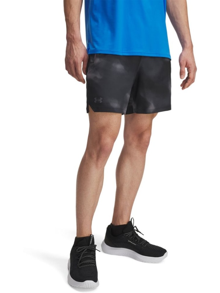 

Спортивные шорты "Vanish Woven 6In Prnt Sts" черного цвета Under Armour