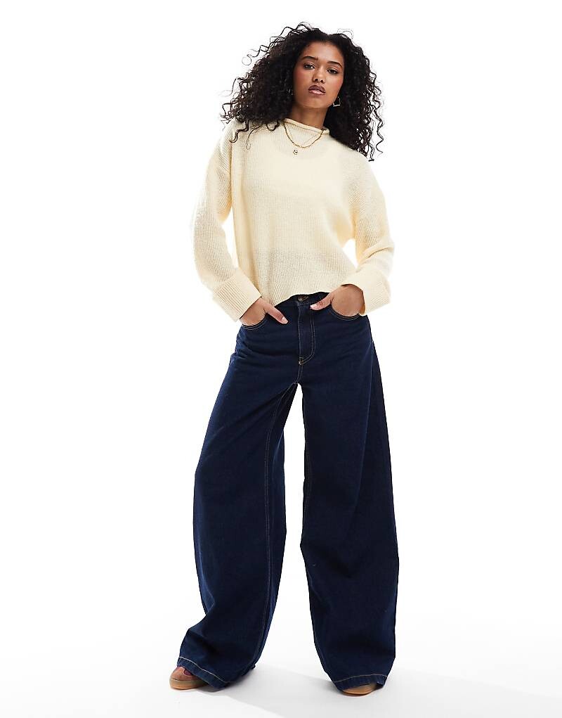 

ASOS DESIGN – бледно-желтый укороченный свитер с высоким воротником