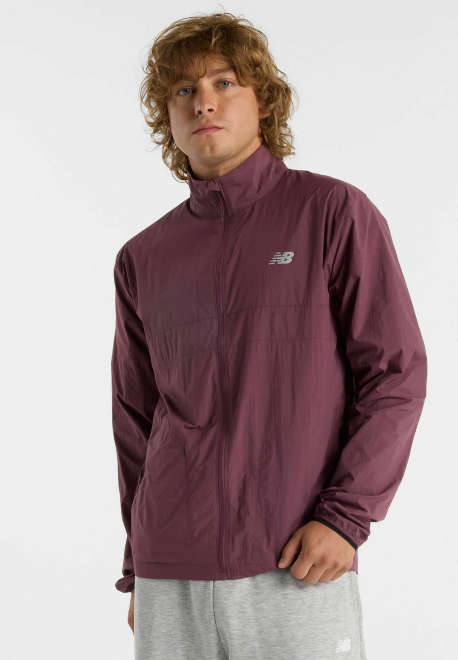 

Куртка New Balance ATHLETICS PACKABLE , Faded Plum/Purple