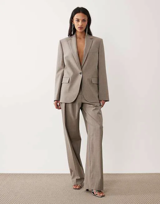 

Мешковатые брюки классического кроя в бежево-синюю полоску Mango Sol