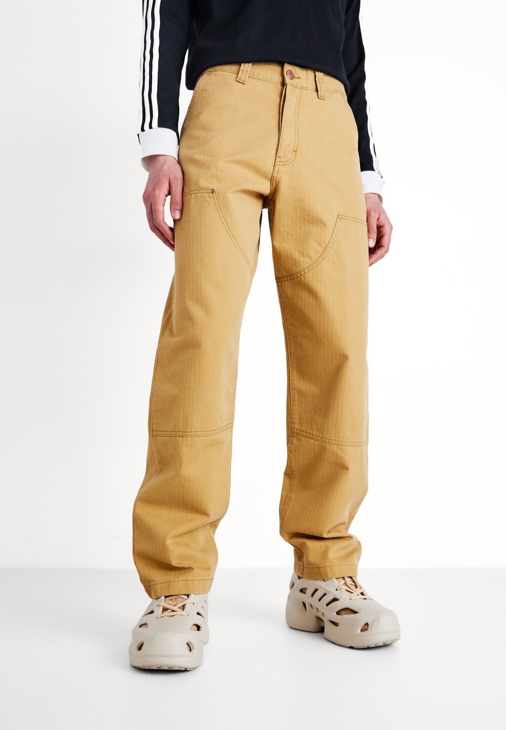 

Брюки CASEY JONES CARPENTER Wrangler, цвет Tan