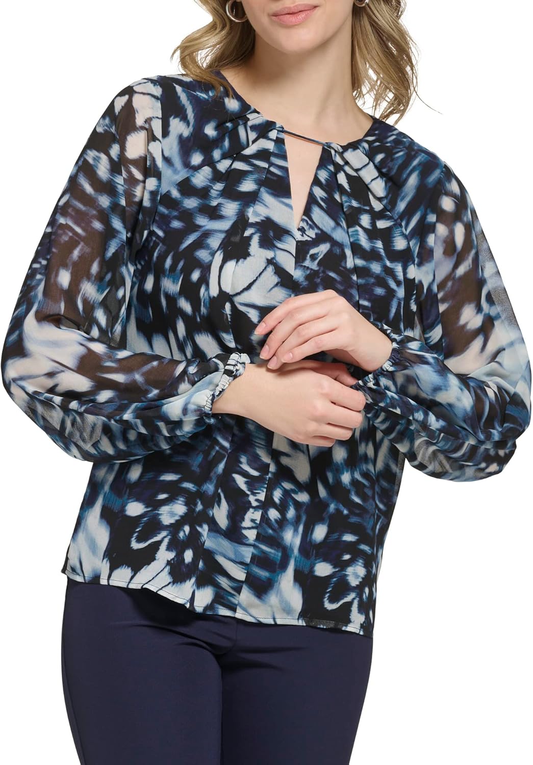 

Женская блузка Calvin Klein Essential с длинным рукавом и присборенным спереди принтом, Twilght Blue/Black