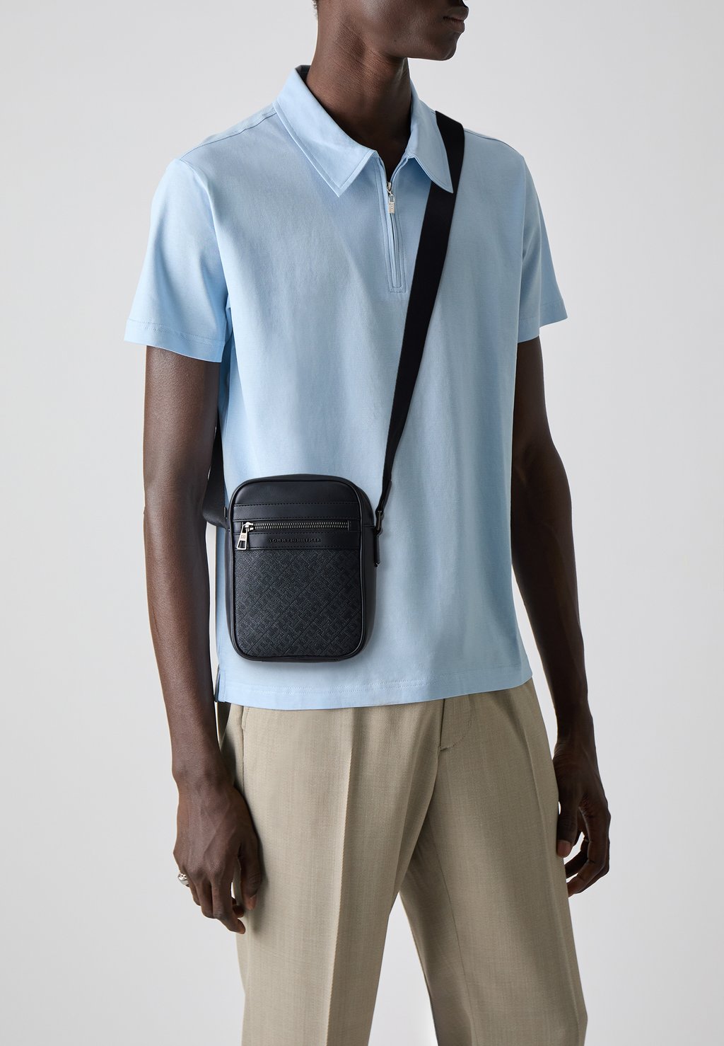 

Сумка через плечо MONOGRAM MINI REPORTER Tommy Hilfiger, черный