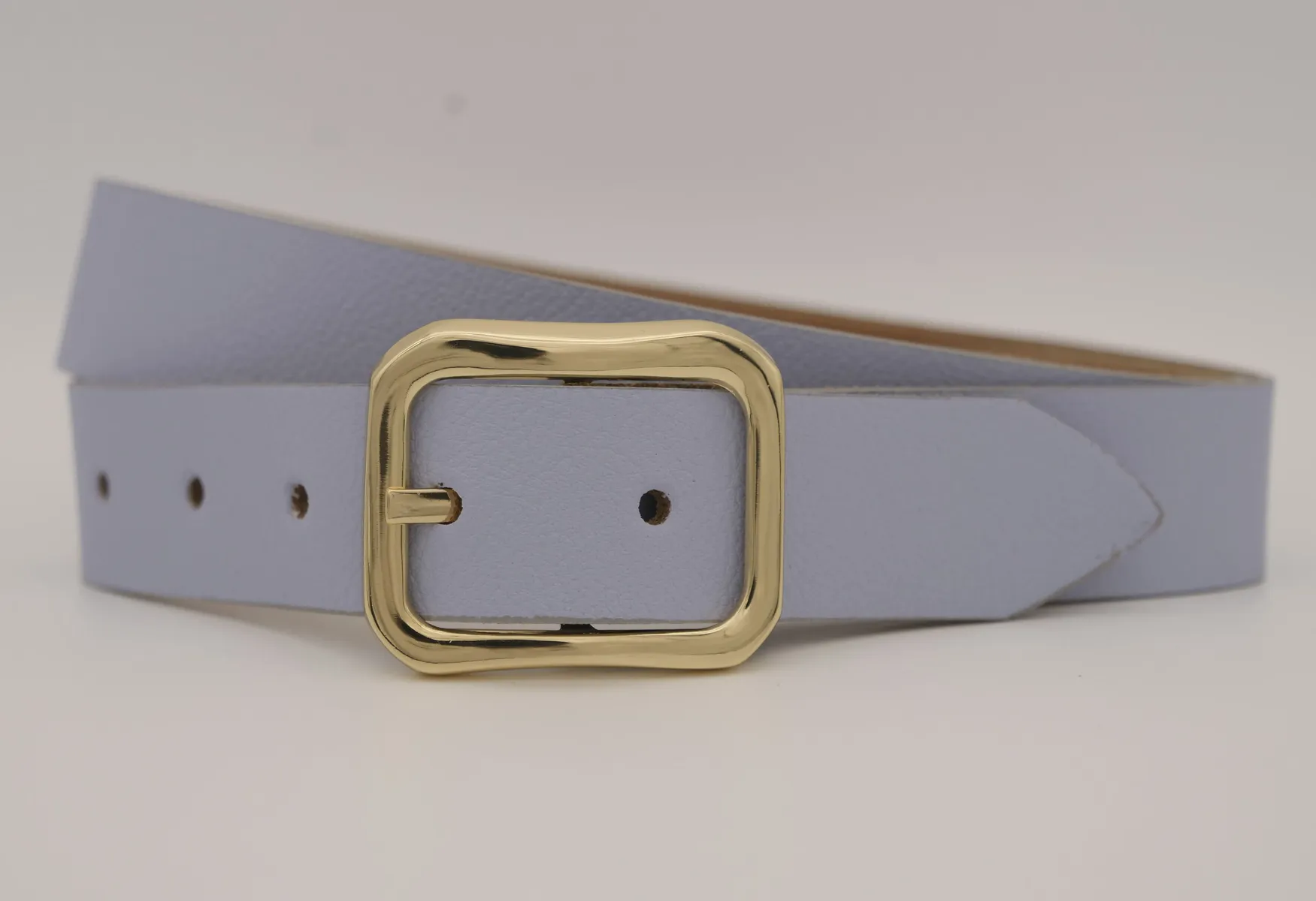 

Кожаный ремень AnnaMatoni с золотой застежкой, цвет Sky