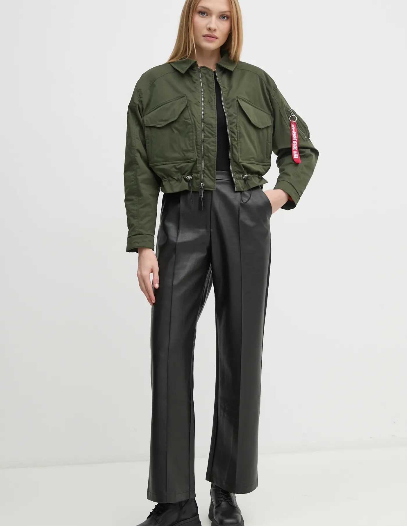

Куртка Alpha Industries, зеленый