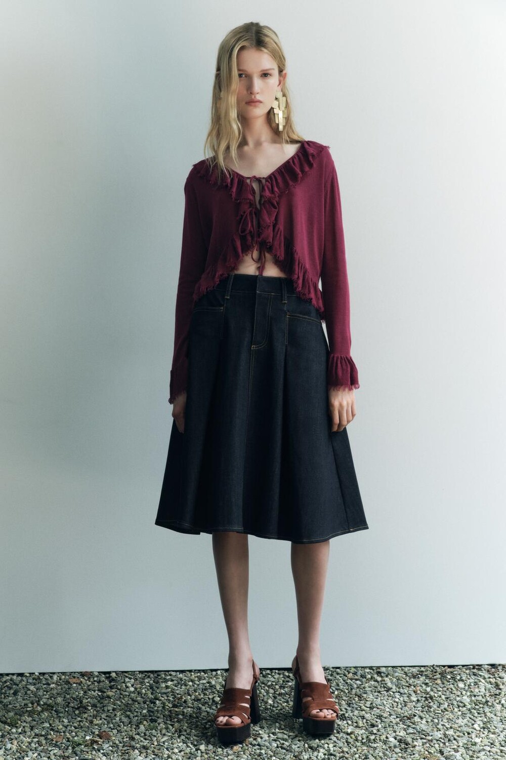 

Трикотажная блузка с оборками ZARA, цвет aubergine
