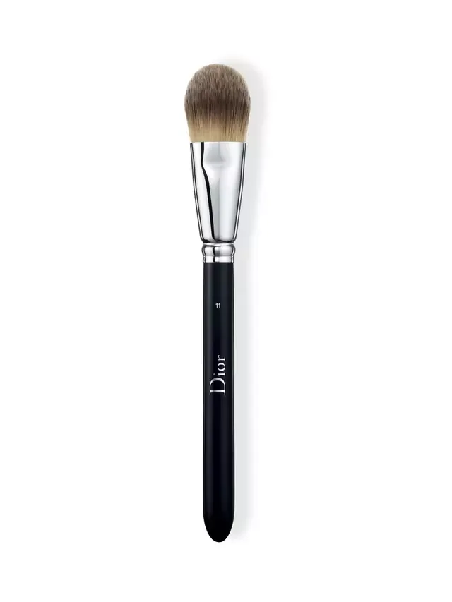 Кисть для нанесения легкой тональной основы Backstage Light Coverage Fluid Foundation Brush 11 DIOR