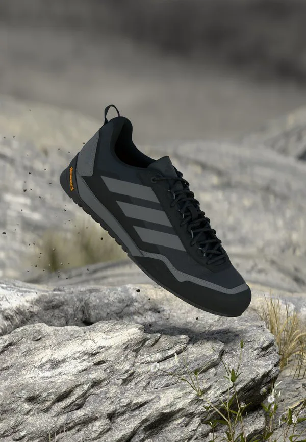 Обувь для одиночного подхода skychaser, походные ботинки Adidas Terrex, Core Black/Carbon/Grey Four