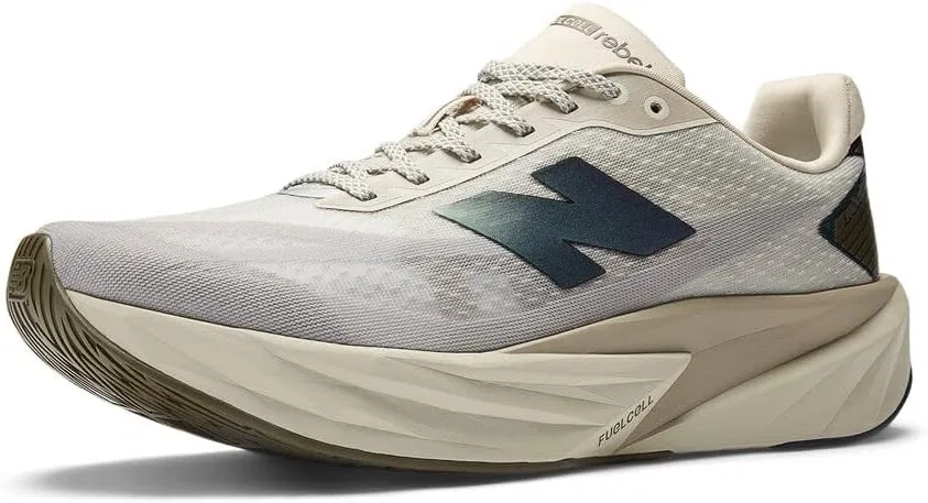 Мужские беговые кроссовки New Balance FuelCell Rebel V5, Shipyard Arid Stone Silver Metallic